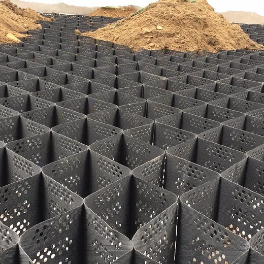 银川护坡蜂巢土工格室哪家好？蜂巢格室网绿化土工材料选购指南